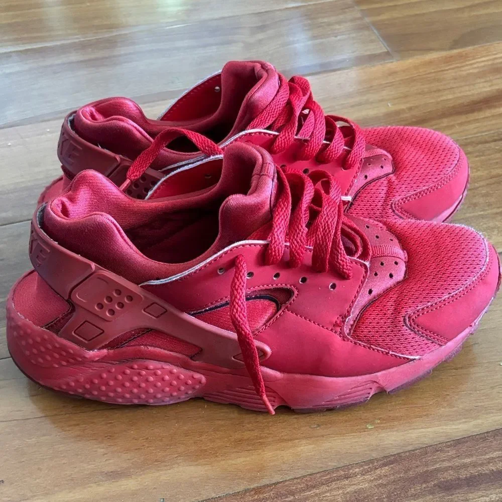 Nike Huruache Bright Red Kids' Lightweight Athletic Sneakers size 7Y